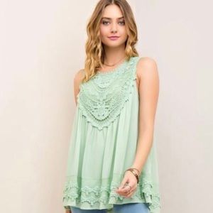 Entro Women’s Crocheted Mint Green Flowy Top; Size Small
